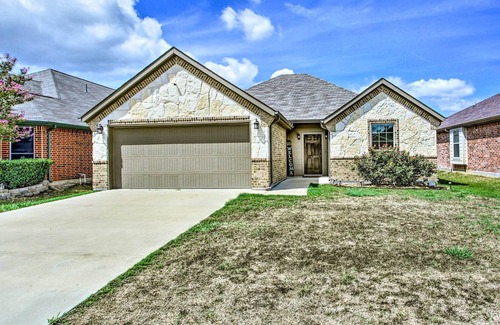 Greenville House | NEW! Charming Family Home ~ 25 Mi to Lake Tawakoni