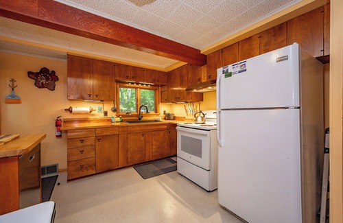 Swanton House | New! Charming Hideaway w/Hot Tub, Fire Pit & Dock