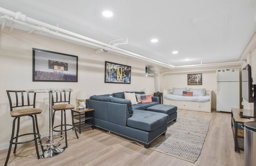 Annapolis House | NEW Charming Historic Home <.75mile to Navy Stadium, 1mile to USNA and Downtown