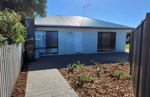 Yanchep House | New charming home in Yanchep 5 minutes walk to the beach