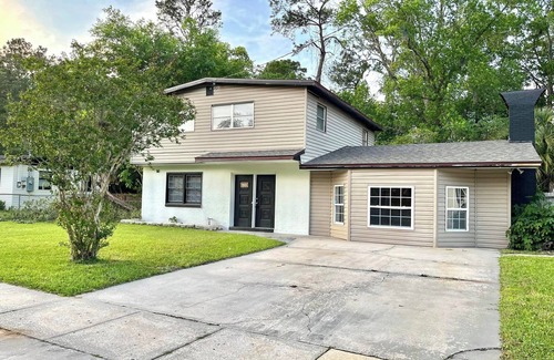 Hyde Park House | New! Charming Home, WIFI, TV, & Great Value