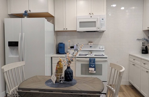 Murray House | New Charming Murray 2 BR Home just 20 min to mtns or downtown, 5 min to IMC.