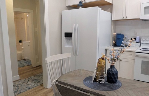 Murray House | New Charming Murray 2 BR Home just 20 min to mtns or downtown, 5 min to IMC.