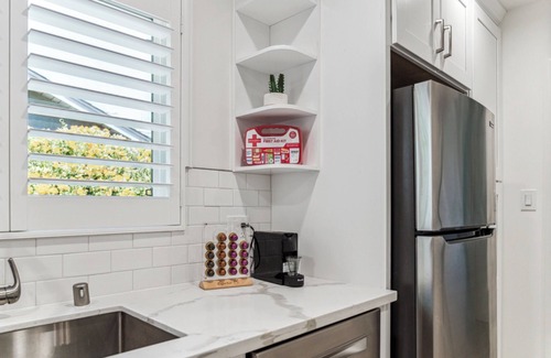 Castro House | NEW! Charming Oasis In Central Silicon Valley ~4beds~ beautiful backyard~