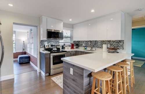 Royal Palm Beach House | NEW! Charming Retreat, Steps From Dining!