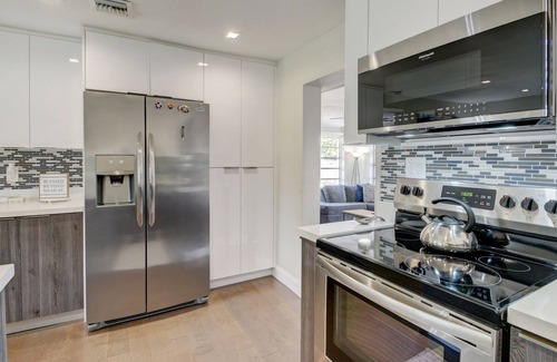Royal Palm Beach House | NEW! Charming Retreat, Steps From Dining!