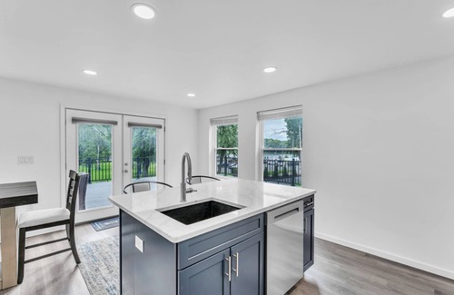 South Glastonbury House | NEW! Charming RiversidenHome-CT RivernPrivate, Spacious, Family & Pet Friendly
