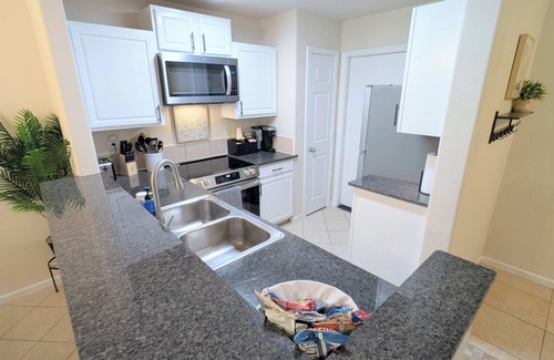 Brookshire House | NEW Charming Warm Retreat for 8 Fully Equipped Fast WiFi Modern Comforts