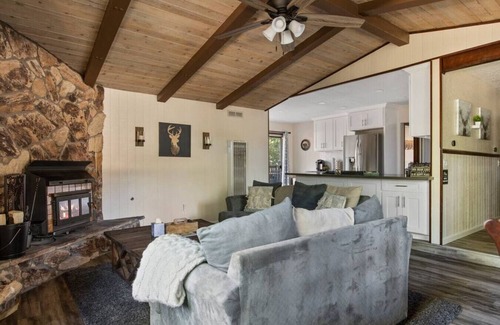 Big Bear City Apartment | * NEW* Chateau Oso Grande in Big Bear + Spa + BBQ