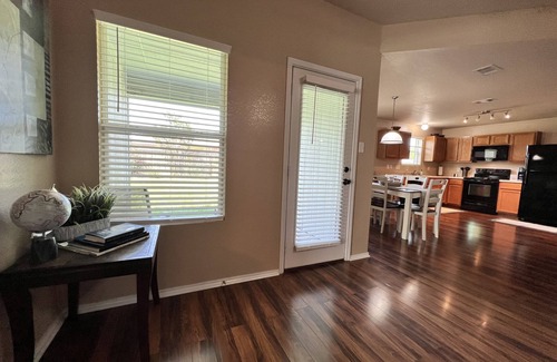 Temple House | *NEW* Cheerful 4 Bedroom Home-Pet Friendly