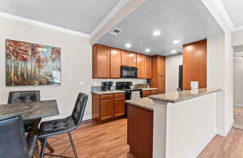 Reno/Tahoe Airport Apartment | NEW Chic 2BR Stay with Heated Pool Gym & Mini Golf