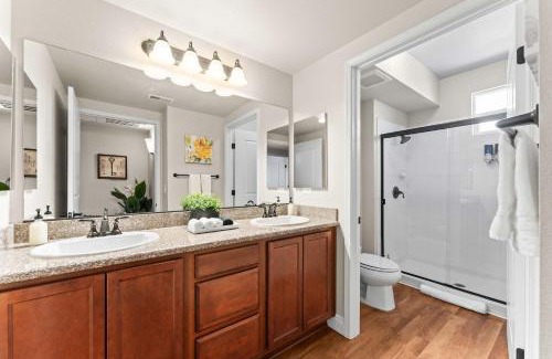 Reno/Tahoe Airport Apartment | NEW Chic 2BR Stay with Heated Pool Gym & Mini Golf