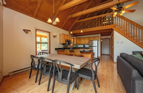 Accident House | New! Chic Cabin w/Hot Tub, Trails & Dog Friendly