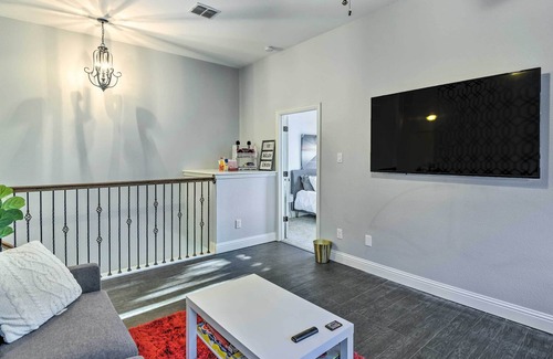South Arlington House | NEW! Chic Grand Prairie Townhome w/ Fenced Yard!