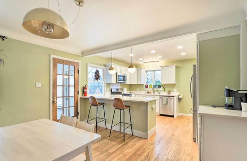 Grosse Pointe Woods House | NEW! Chic Pet-Friendly Grosse Pointe Woods Getaway