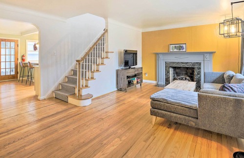 Grosse Pointe Woods House | NEW! Chic Pet-Friendly Grosse Pointe Woods Getaway