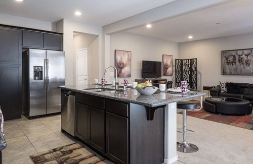 Spring Valley House | New Chic Relaxing Modern Vacation Home Near Strip