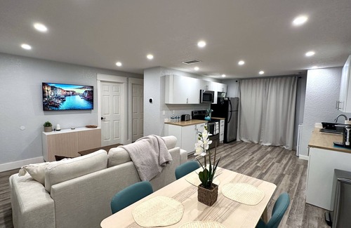 Lakeland House | New Chic Villa - No cleaning fee -