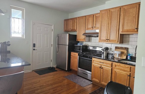Canaryville Apartment | New City Retreat - 10 min from Downtown
