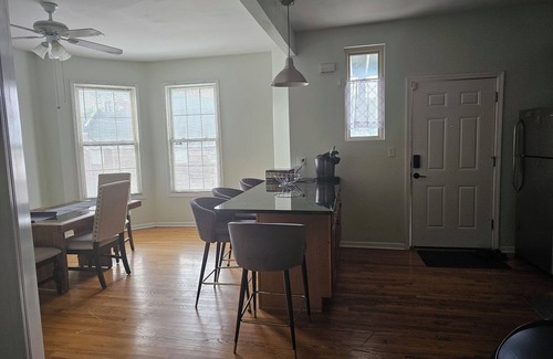 Canaryville Apartment | New City Retreat - 10 min from Downtown