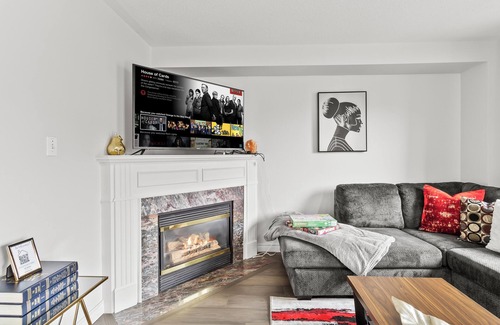 East Credit House | *NEW*Classy Inviting 4 Bedrm home near Toronto Pearson Airport Mississauga core