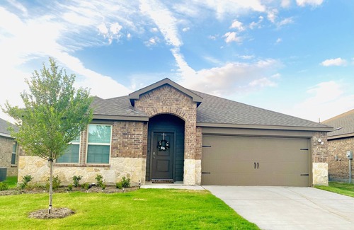 Aubrey House | New-clean Gorgeous home King/3Queen/2Twin beds Perfect for long stays!