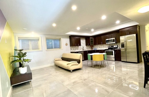 West Abbotsford House | New Clean modern Entire Suite w/ Unbeatable Value.