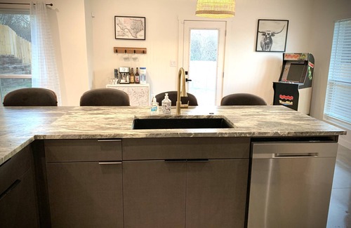 Fort Worth House | *NEW* Clean & Modern Living Close to all Fort Worth's best spots