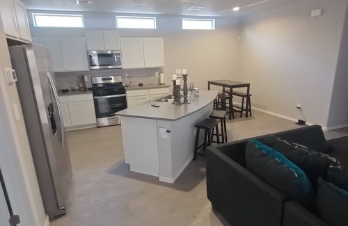 Los Lunas House | New clean safe place to stay 25 minutes from Albuquerque.