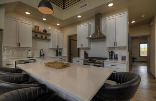 Red Lodge Apartment | New! Close to ski/shop/golf!