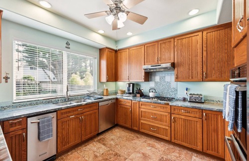 El Granada House | NEW! Coastal Getaway 5-Bedroom Home