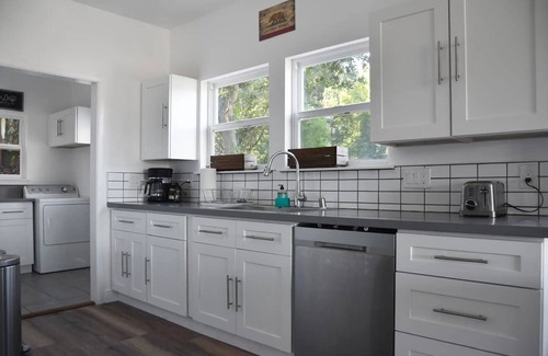 Mill Valley House | NEW Colorful + Spacious 3BD/2BA Home in the ❤️of Mill Valleyn- Fully remodeled