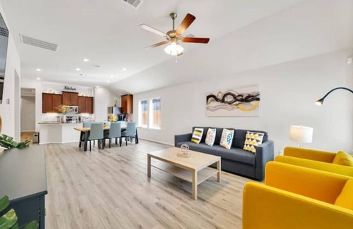 Houston House | New Comfortable 4 Bedroom Home in Houston, TX