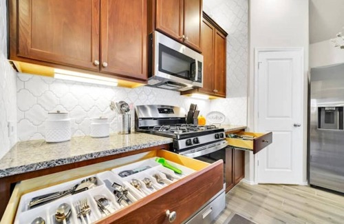 Houston House | New Comfortable 4 Bedroom Home in Houston, TX