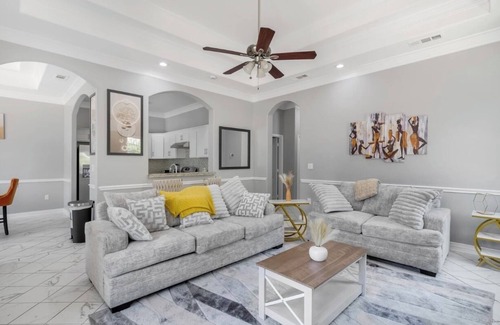 West Dallas House | NEW! Comfy Family Sized Home, located about 5 minutes from DOWNTOWN DALLAS!
