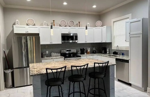 DeSoto House | NEW Comfy, spacious, Modern