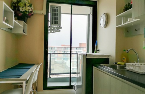 Bangkok Apartment | New Condo Pool & Gym near Fashion Island Mall