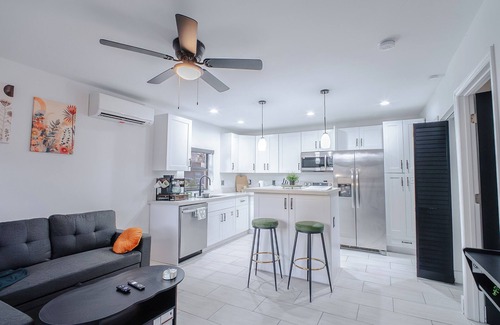 South Middle River House | NEW CONSTRUCTION!Modern Getaway Peaceful/Private Minutes away from Entertainment