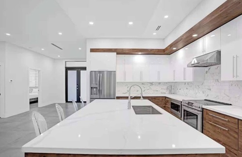 Sunset House | New Construction Villa HotTub/Heated Pool/Gameroom
