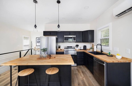 Johnson City House | New construction 2nd level apartment -Downtown JC