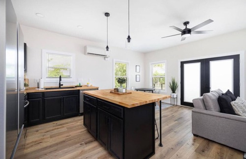 Johnson City House | New construction 2nd level apartment -Downtown JC