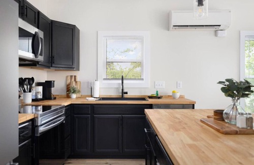 Johnson City House | New construction 2nd level apartment -Downtown JC