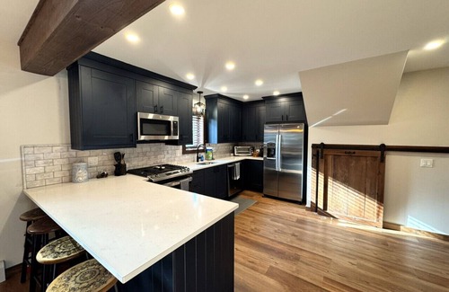 Wilmington House | New Construction Barn style- Minutes from Skiing and Lakes