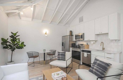 Eastwood Apartment | New Construction - Sleeps 4 - Close to Broadway!
