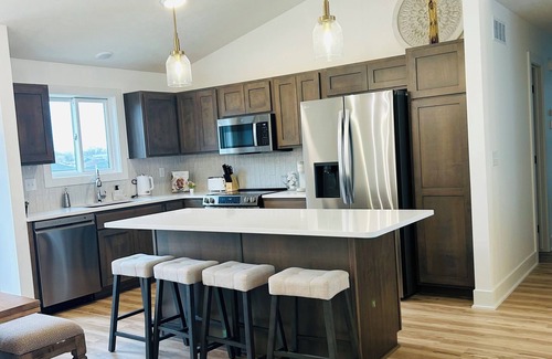 Lincoln House | New construction, Sunset views
