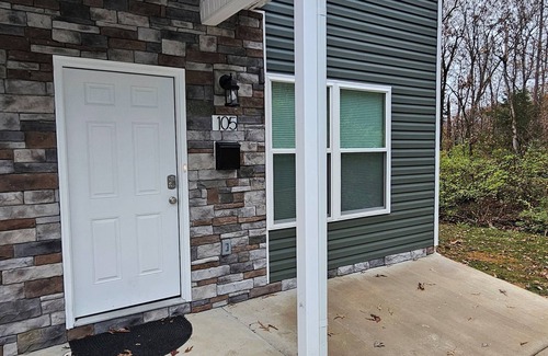Bristol Condo | New Construction Townhome, 1 mile from Bristol Hard Rock Casino! 2BR, 2.5 BA