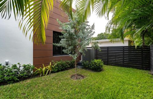 Middle River Terrace Apartment | New Construction, Built-in BBQ, 3 miles to Beaches