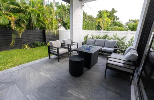 Middle River Terrace Apartment | New Construction, Built-in BBQ, 3 miles to Beaches