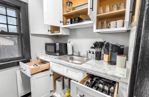 Highland Park Apartment | New! Contemporary 1BR Haven, Private & Pristine