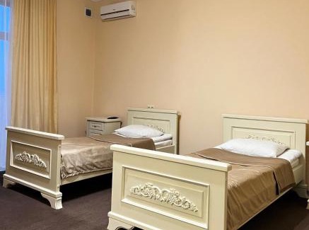 Nyzhnje Selyshche Hotel | New Continent